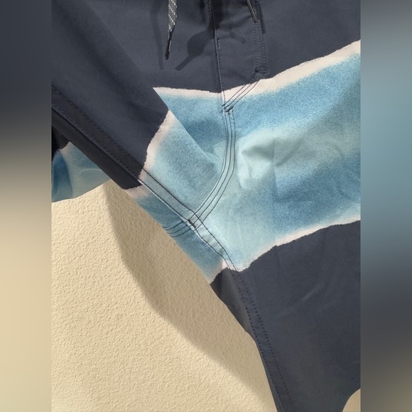 NWT Quiksilver Highline Surf Silk Airbrush Red White Blue Board Shorts Men's 31 - Picture 4 of 15